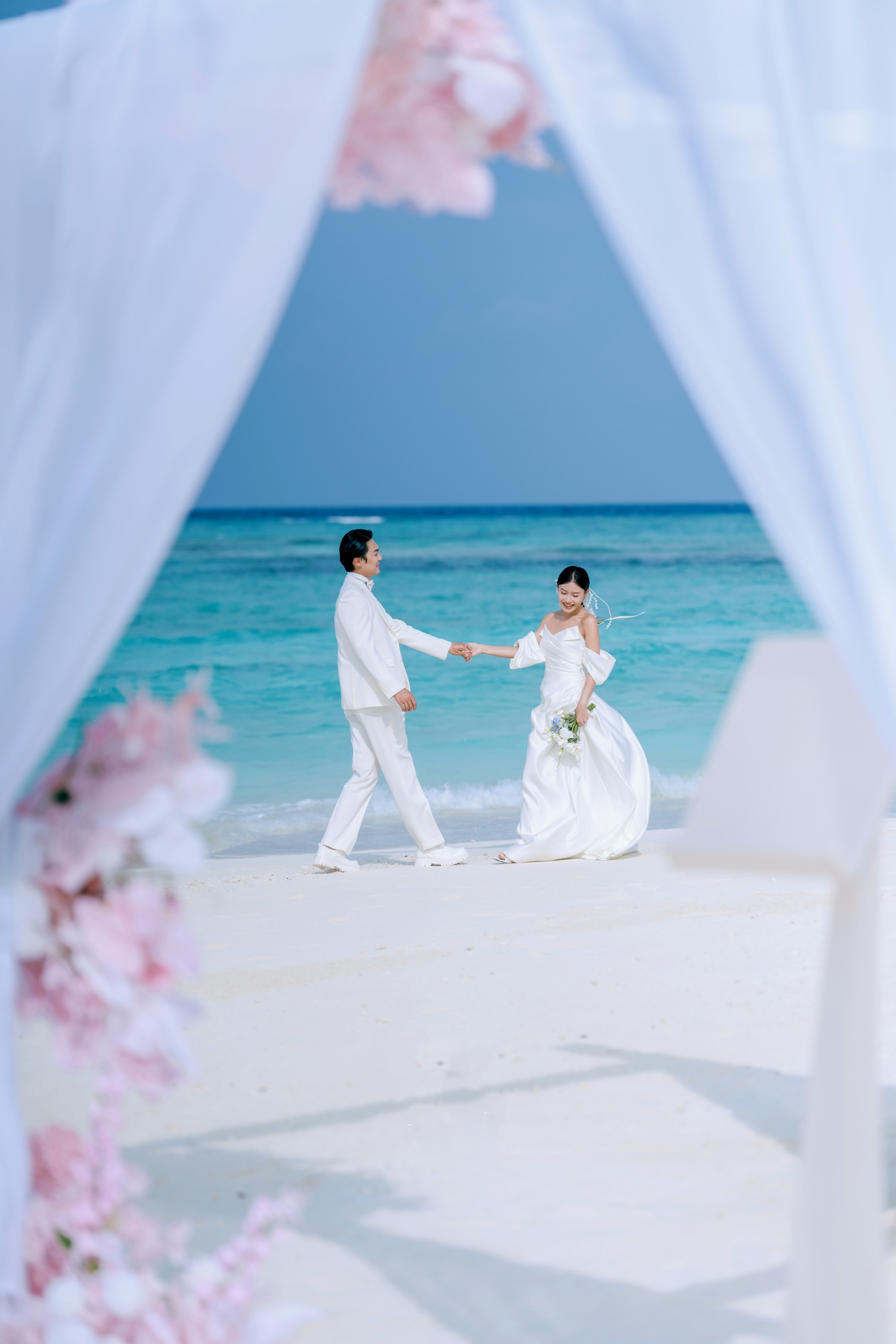 Velavaru_Maldives Beach Wedding-8.jpg